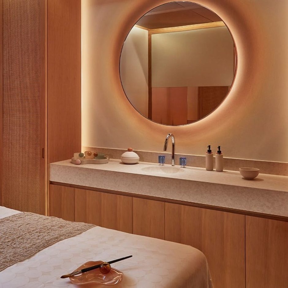 Home surrenne refined rituals 5050 960x720artboard 1